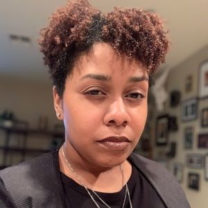 Meet your Posher, Dominique